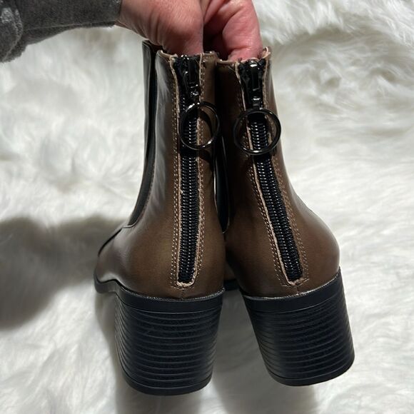 Journee Collection Nigella Chelsea style ankle boots Size 8.5    B84 - Picture 8 of 10